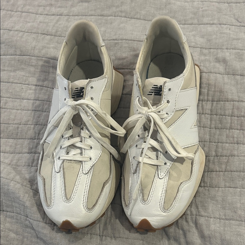 New Balance White and Cream Sneakers size 8.5